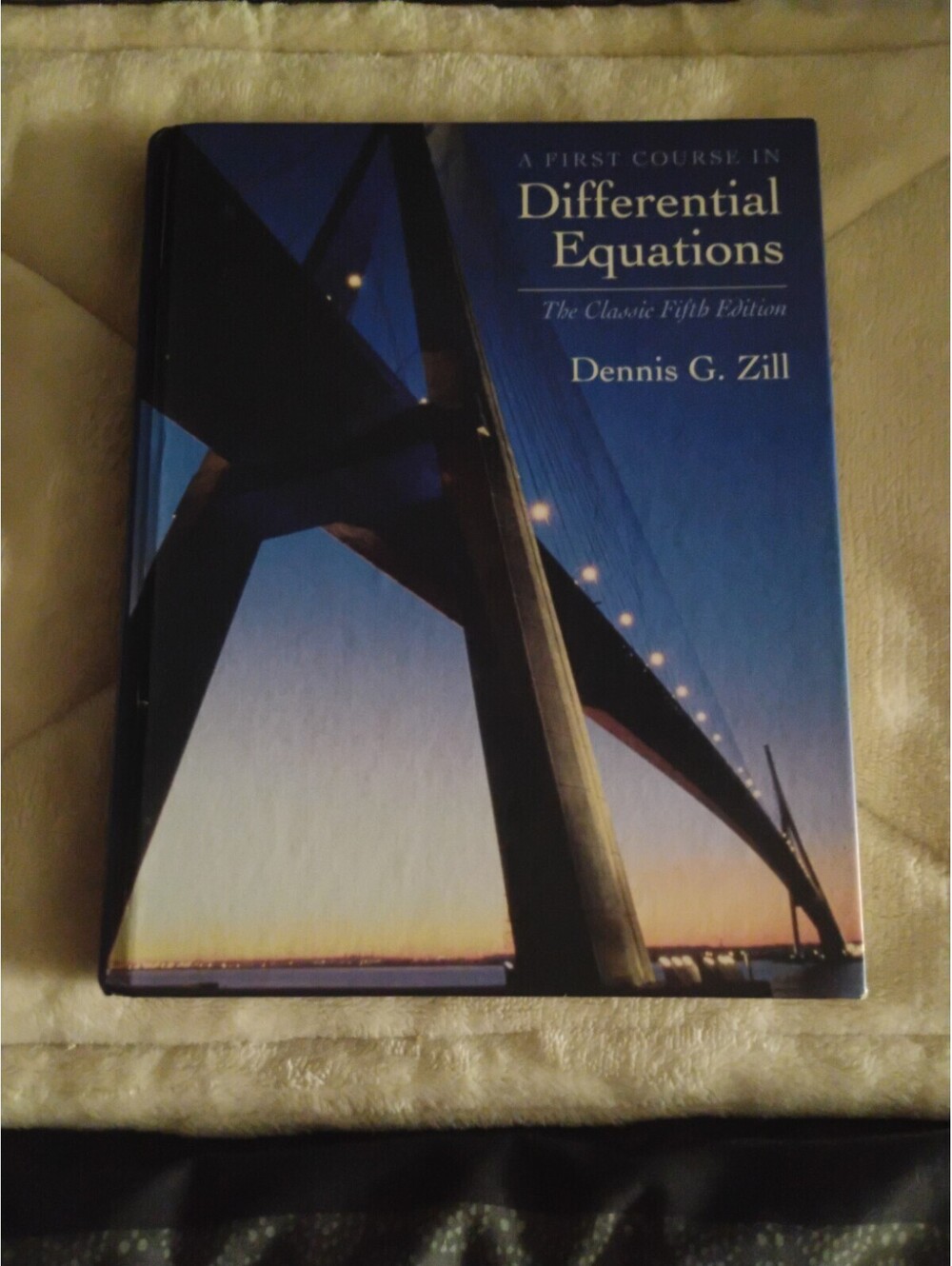 A First Course in Differential Equations Classic 5th Edition Dennis Zill 462 Pg